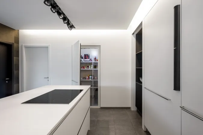 Koelcel ingebouwd in keuken