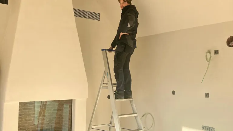 kanaaltoestel in een andere ruimte